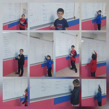3/B Sınıfı ile İngilizce dersimizde kelime anlamlarını ve eş anlamlı kelimeleri çalıştık