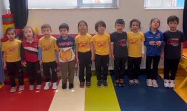 6 yaş B sınıfı öğrencileri anneler günü kutlaması