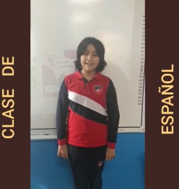 Nuestros alumnos de Quinto (5.) Grados dicen rimas para desarrollar su español.  İspanyolca dersinde 5. Sınıf öğrencilerimiz İspanyolcalarını geliştirmek için tekerleme söylüyorlar.