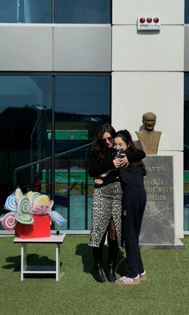 Bayramın en güzel yanı birlikte gülümsemek… Öğrencilerimle bayramın mutluluğunu paylaştık. 6/A Musmutlu bayramlar diler ?