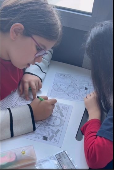 Okulumuz öğrencileriyle ‘8-14 Mart Bilim Haftası’ nı hatırlamak, önemini vurgulamak adına çeşitli bilim insanlarının portrelerini boyama etkinliği yaptık. Hem eğlenceli vakit geçirdik hem de bilim insanlarını öğrendik.