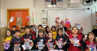 1/B sınıfı olarak; Atamızın gençliğe hediyesi olan 19 Mayıs’ı büyük bir coşku, gurur ve mutlulukla kutladık.