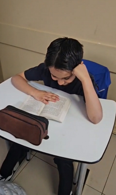 5/A sınıfıyla kitap okuma saatinde sınıf öğretmenleri Canan Akca ile birlikte keyifli bir kitap okuma saati gerçekleştirildi.