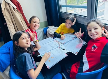 5B sınıfıyla matematik dersinde öğrendiklerimizi grup çalışmasıyla pekiştirdik.