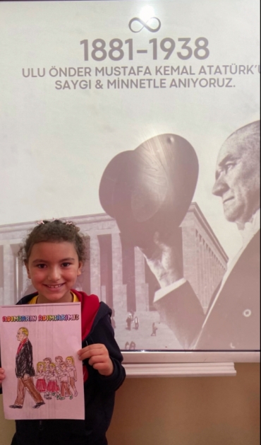 Ulu Önder Mustafa Kemal Atatürk’ü aramızdan ayrılışının yıl dönümünde sevgi, saygı, minnet ve özlemle andık. 1/B sınıfı olarak, bize emanet ettiği değerlere sahip çıkacağımıza, O’nun ışığında daima ilerleyeceğimize ve adımlarının adımlarımız olacağın