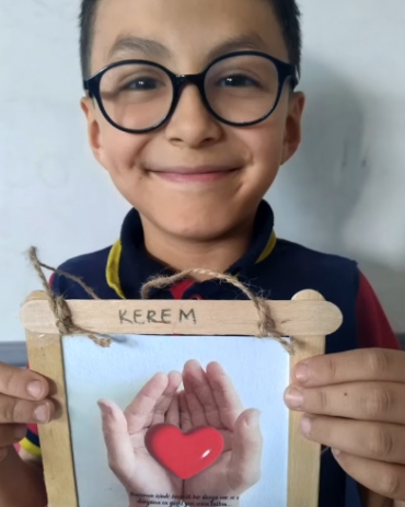 3/A sınıfından Anneler Günü etkinliği... Tüm annelerimize kucak dolusu sevgiler