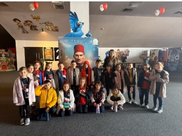 2. sınıflarımız ile "Mustafa Kemal" filmini sinemada izleyerek ilk gezimizi gerçekleştirdik.