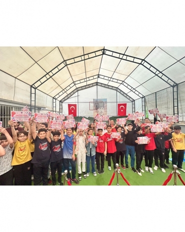 19 Mayıs Atatürk’ü Anma Gençlik ve Spor Bayramı Töreni?? Anaokulu Müdür’ü Simge Özdilek’in konuşması Ortaokul öğrencilerimizin konuşmaları ve şiirleri Spor müsabakalarında başarı gösteren öğrencilerimize sertifika verilmesi