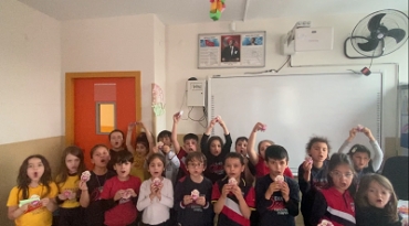 Bayramlar; paylaşmanın, sevginin ve birlik olmanın en güzel halidir… ✨ 1/B sınıfı olarak herkesin Kurban Bayramı’nı en içten dileklerimizle kutluyor; sağlık, huzur ve mutluluk dolu bir bayram diliyoruz.  İyi bayramlar ?