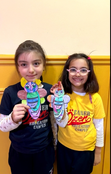 Harften cümleye uzanan öğrenme yolculuğumuz ? 1/A sınıfı olarak; harf, hece, kelime ve cümleleri pekiştirmek amacıyla keyifli bir çalışma gerçekleştirdik. ✨  #birincisınıf #harf #hece #kelime #CanerÖzenKoleji