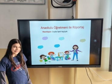 5. sınıf öğrencilerimizle meslekleri daha yakından tanımak için farklı bir çalışma gerçekleştirdik. Öğrencilerimiz, seçtikleri bir yetişkinle o kişinin mesleği hakkında röportaj yaptı. Mesleğin nasıl yapıldığını, hangi eğitimlerden geçildiğini, çalış