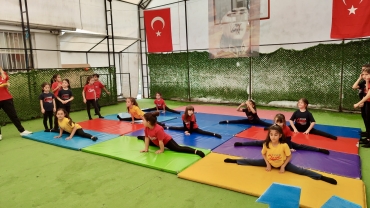 19 Mayıs Atatürk’ü Anma Gençlik ve Spor Bayramı Töreni  Cimnastik Gösterisi
