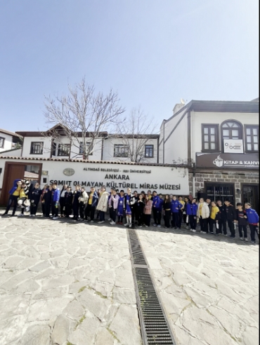 4. Sınıf öğrencilerimiz Somut Olmayan Kültürel Miras Müzesi’ni ziyaret ederek eski kültür ve geleneklerimizi gördü, ıhlamur sanatı yapma ve inceleme fırsatı buldu.